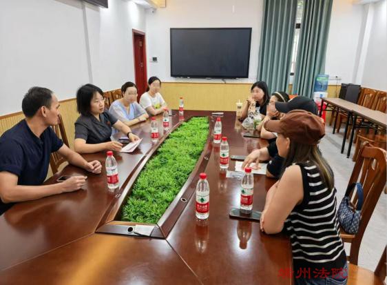 法治副校长就地化解校园纠纷